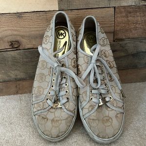 Michaels Kors monogram sneaker | size 9